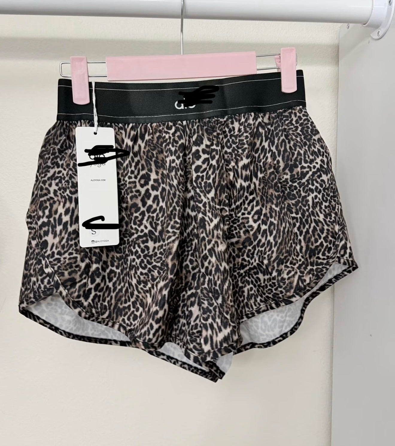 Boujee leopard short
