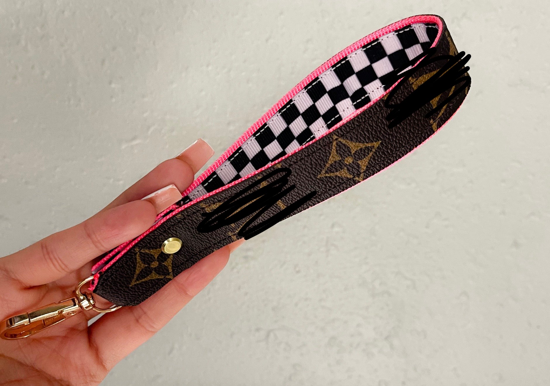 Hot pink w/ checkered