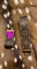 Brown  long keychain🤎🎱