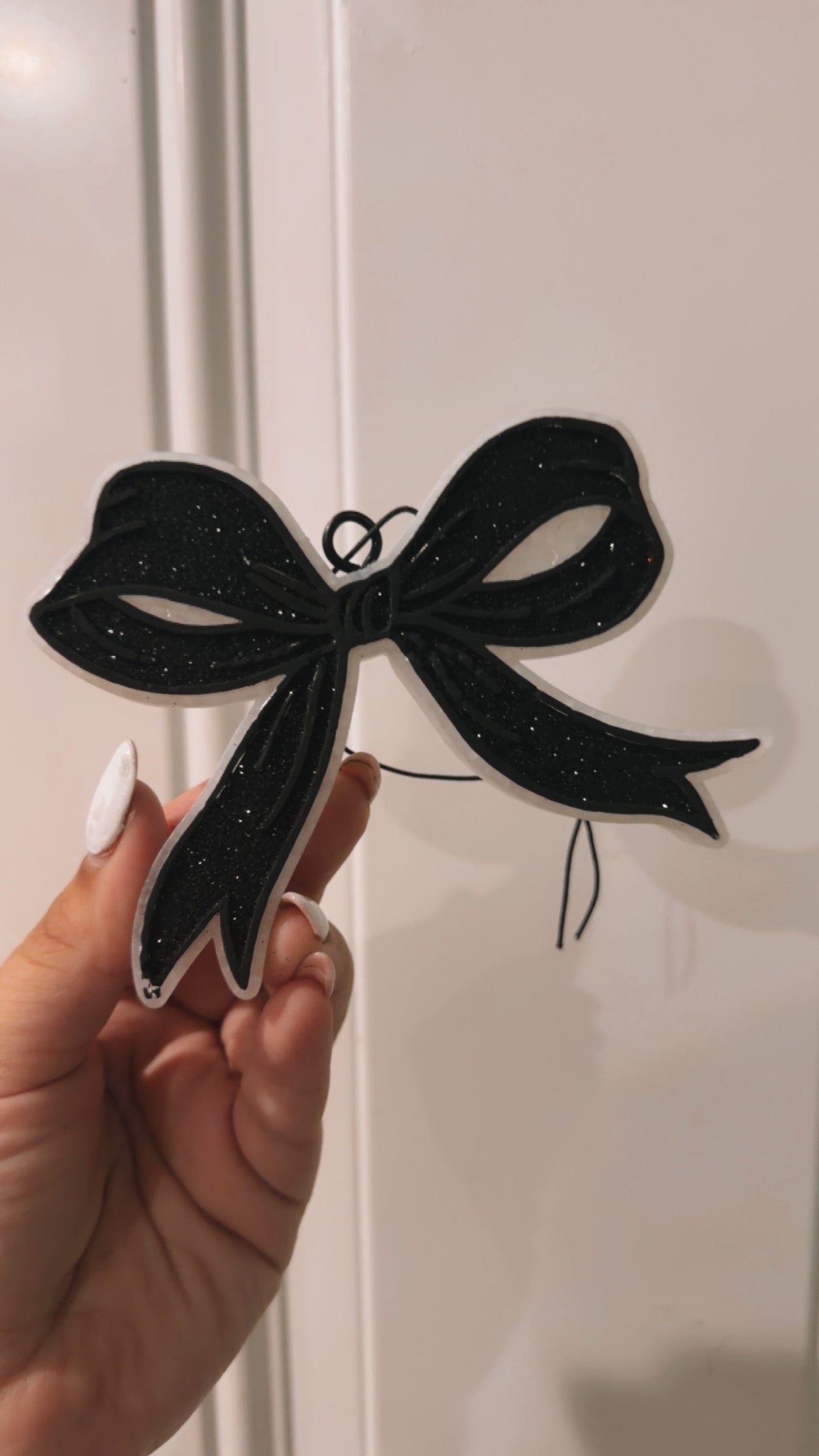 Black glitter bow 🩷